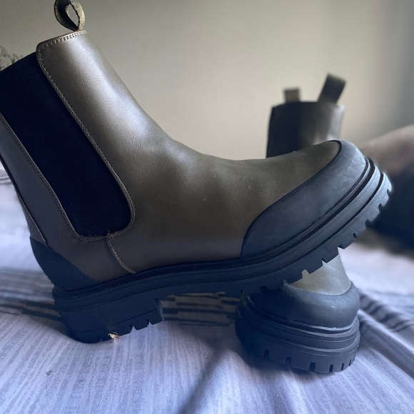 Rain boots - Picture 2 of 4